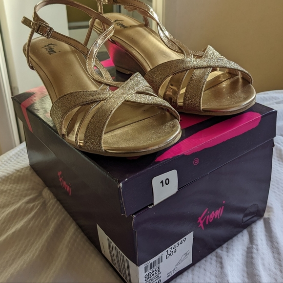 Fioni Champagne Dress Sandals, women's size 10 - Picture 3 of 4